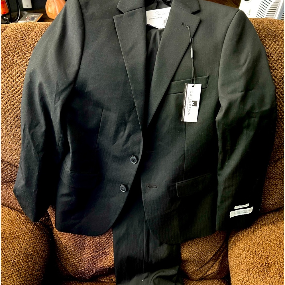 Brand new with tags black Michael Strahan boys 12Reg suit.